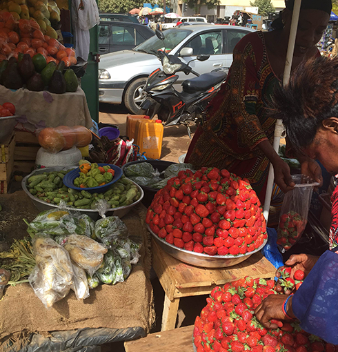 パンでも作るか！イチゴも買いに行こう‼︎