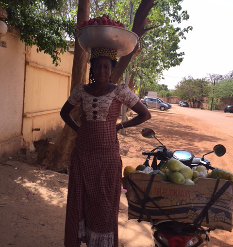 イチゴ買いに行ってきま〜す！